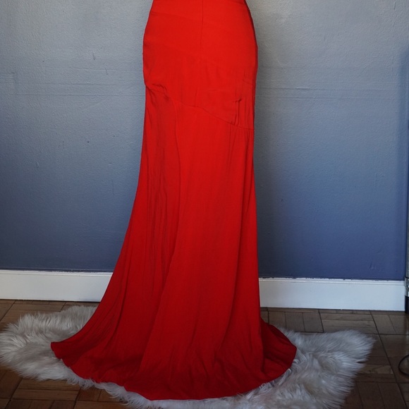 Red evening gown - Picture 4 of 6